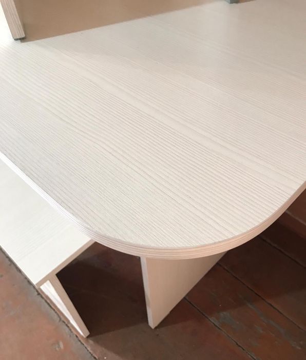 Продам стол кухонный+4    табуретки