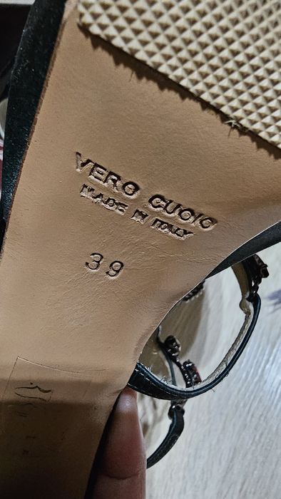 Продам  красивые босоножки Италия