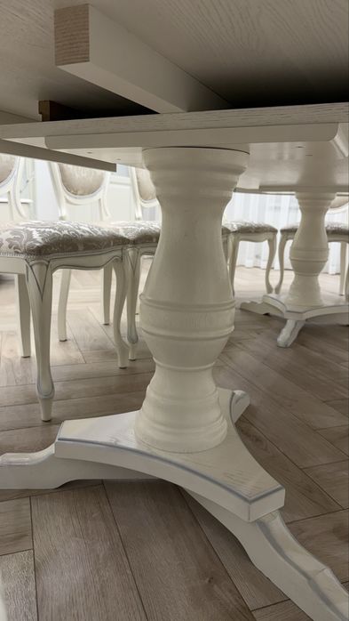 Стол со стульями