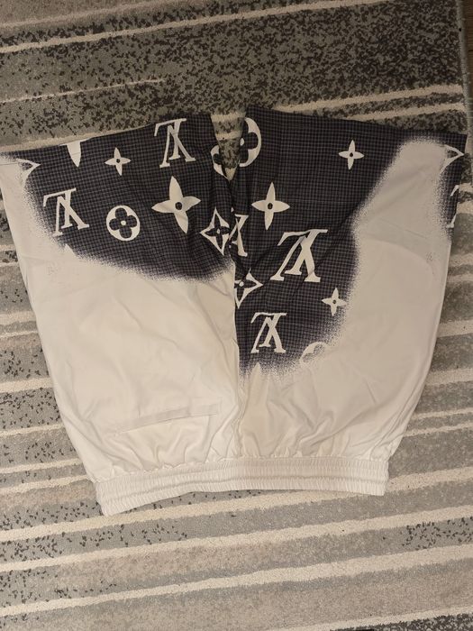 Pantaloni scurti Louis Vuitton albi