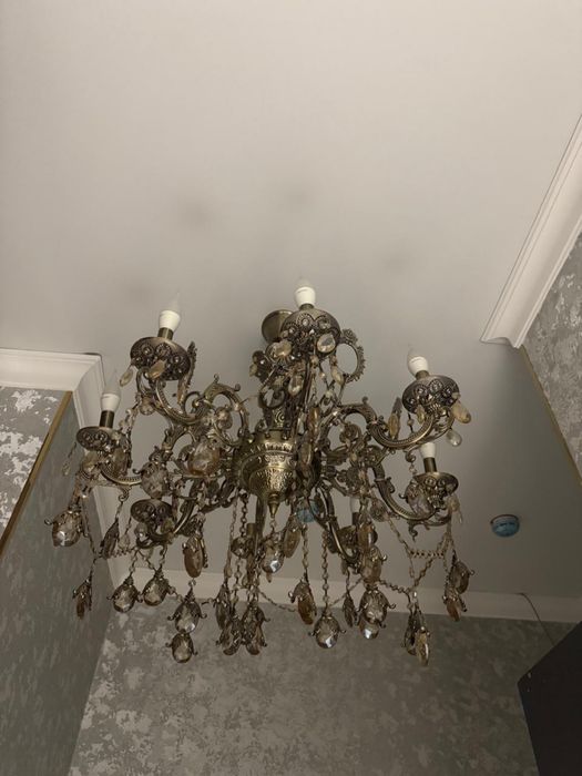 Продам люстра светильник