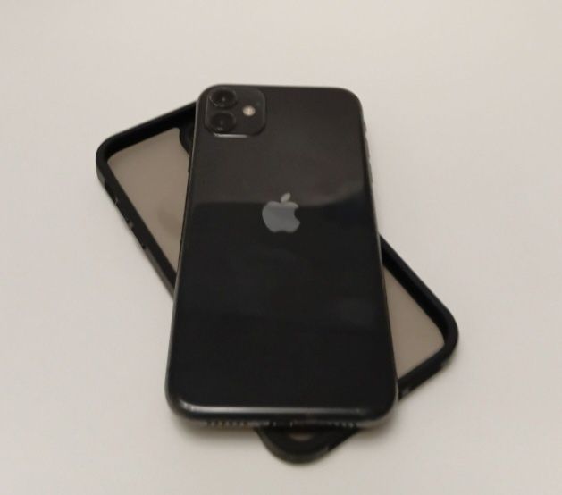 IPhone 11 . 64 Гб.