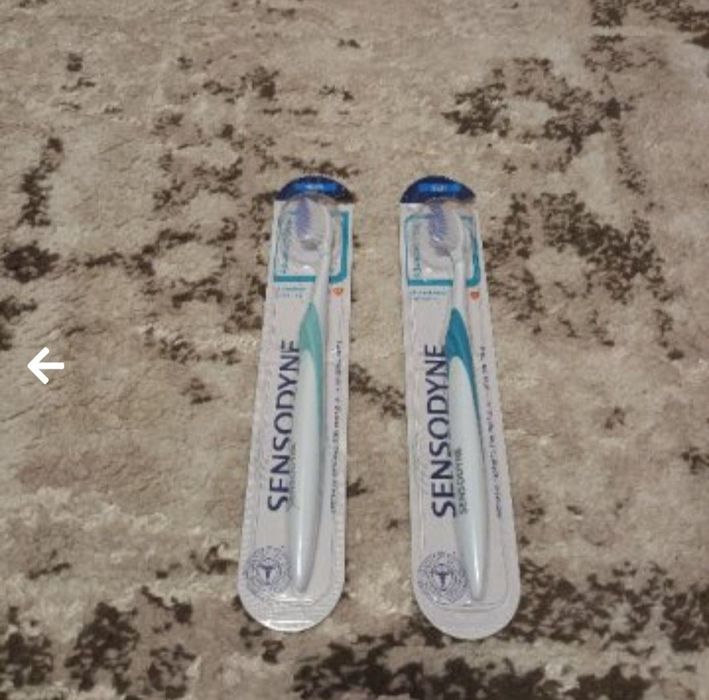2 броя четки за зъби Sensodyne Advanced Clean. Двата броя за 7 лв