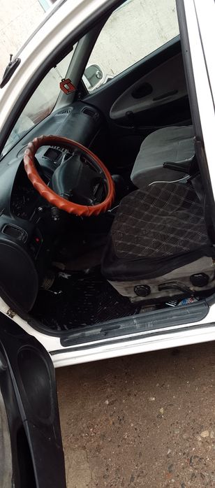 Mitsubishi Carisma 1996 года