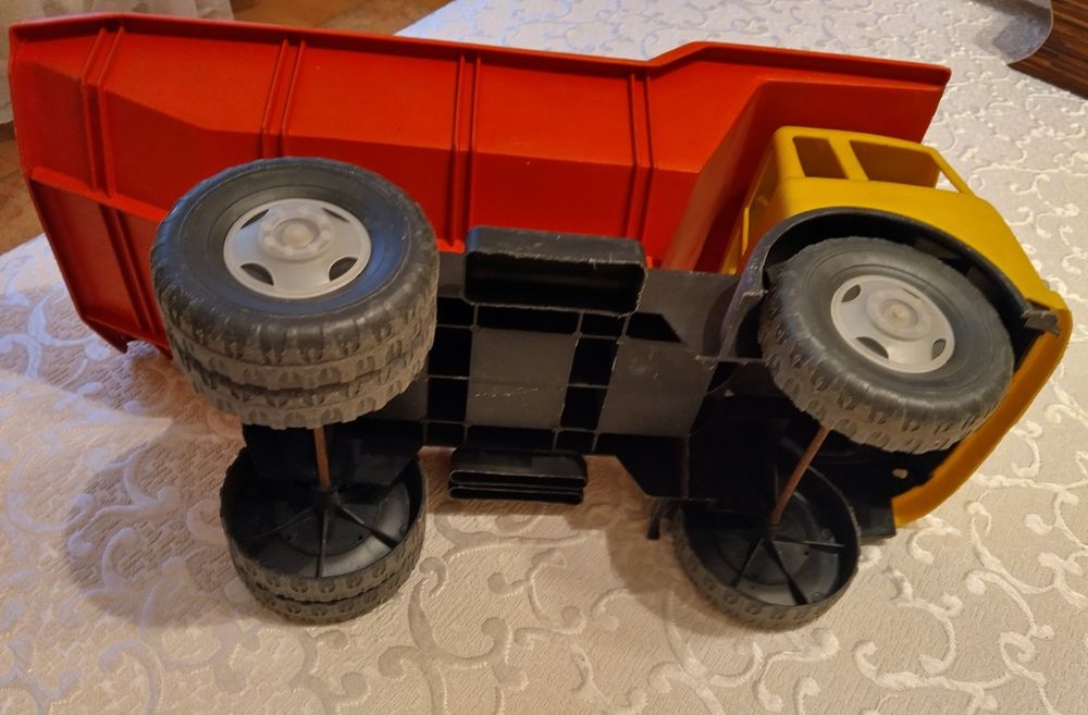 Ретро детски самосвал