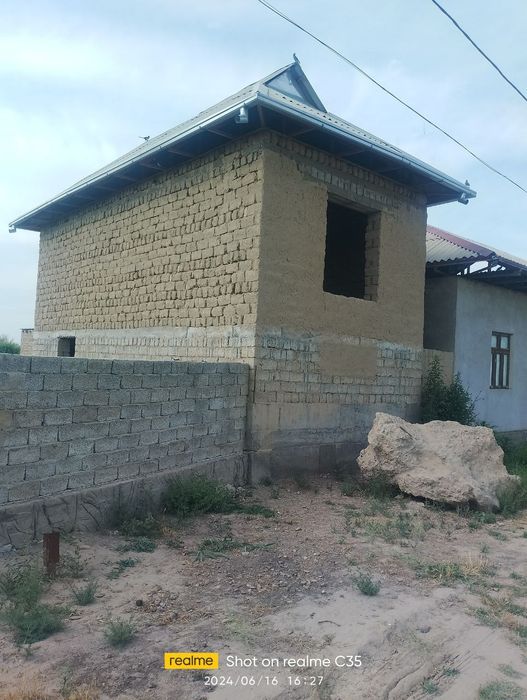 Гулистон шаҳар чуқурсойда уй сотилади