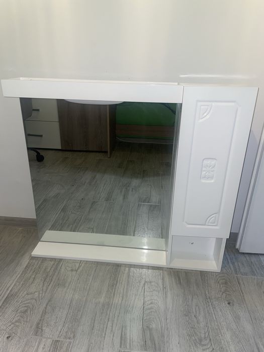 Огледало с шкаф за баня