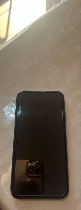 Продам Айфон 11