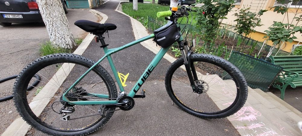 Vând Bicicleta cube