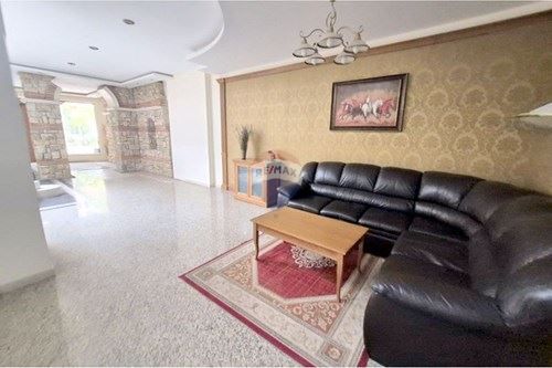 Тристаен мезонет под наем в кв. Бриз, гр. Варна Т4119