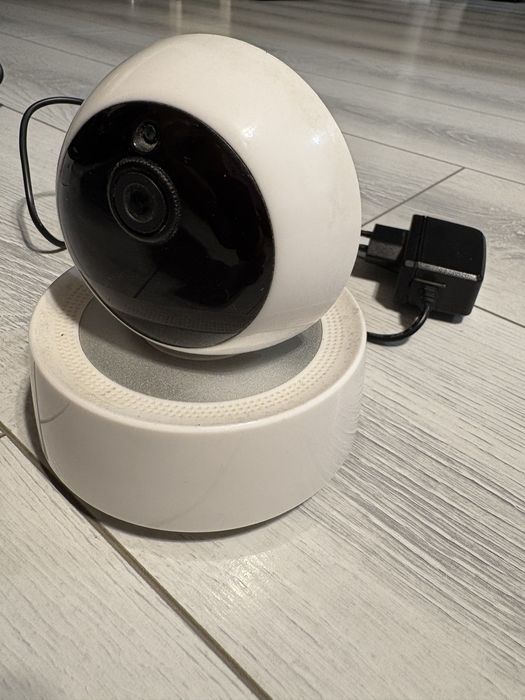 Camera de supraveghere wi-fi cu aplicatie pe telefon (nou nascuti, animale de companie) de interior, cu posibilitate de inregistrare pe card SD