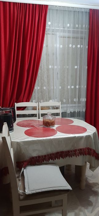 Продам кухонный стол в комплекте.