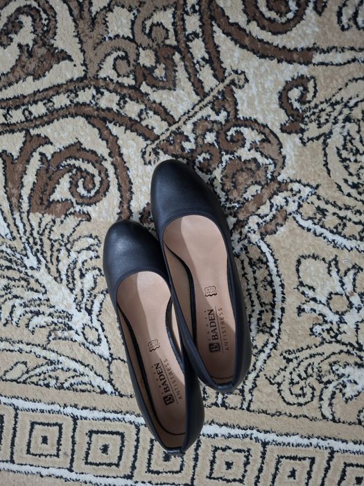 Прадаётся туфли размер 50