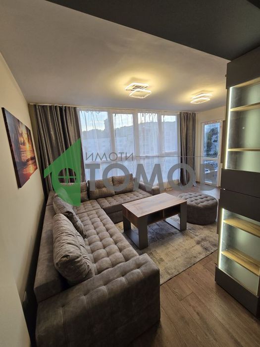 Прекрасен панорамен тристаен апартамент в кв. Била 1