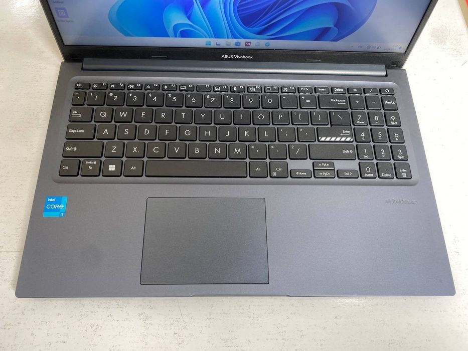 Asus vivobook core i3-1215U 8/256 SSD holati ideal