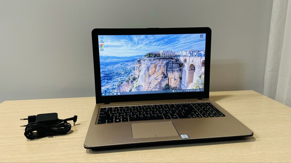 Ноутбук ASUS Core i3/8GB/256GB SSD/Видеокарта 4GB