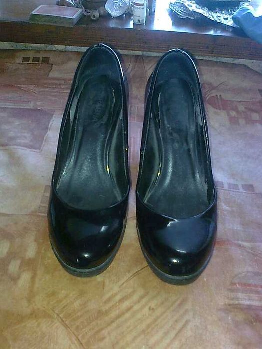 Дамски лачени обувки №38