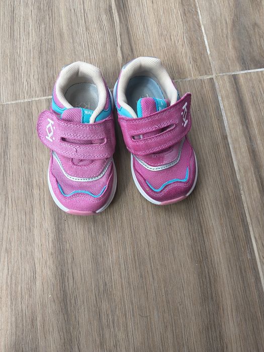 Детски обувки с леки забележки