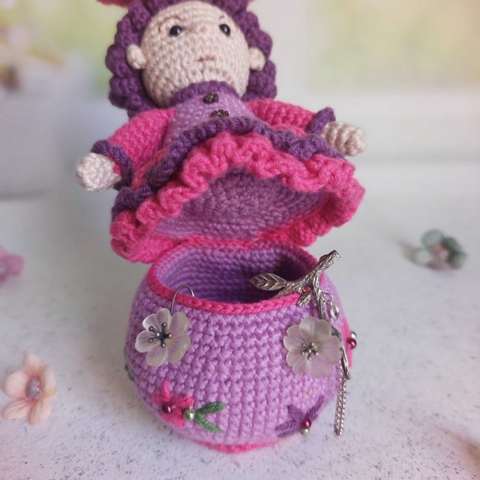 Куколка-шкатулка ручной работы. Подарок девочке.