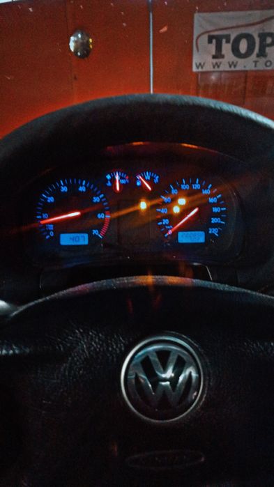 Vând sau schimb golf 4