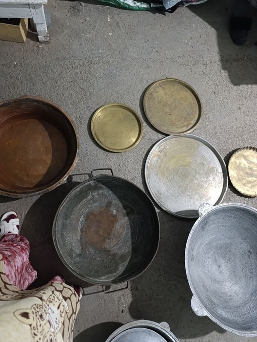 Мис буюмлари сотилади.