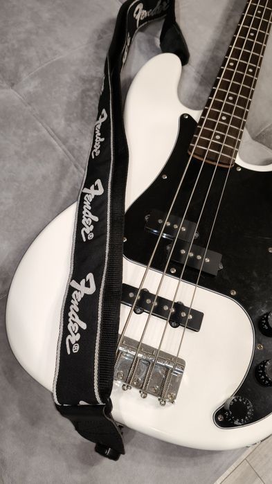 Бас гитара Squire