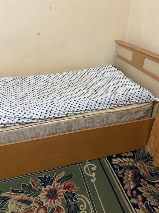 кровать для одного человека есть два варианта