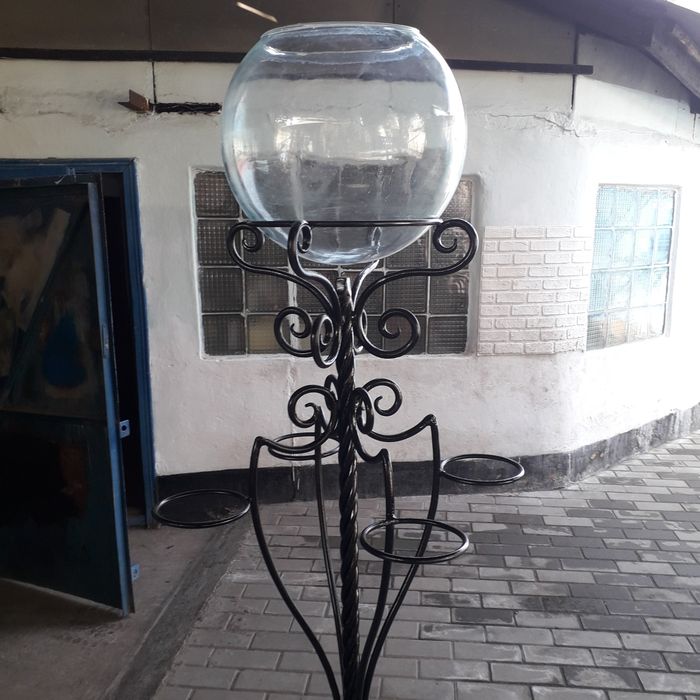 Продам подставку для цветов