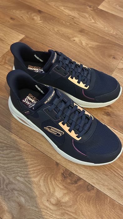 Дамски маратонки, Skerchers