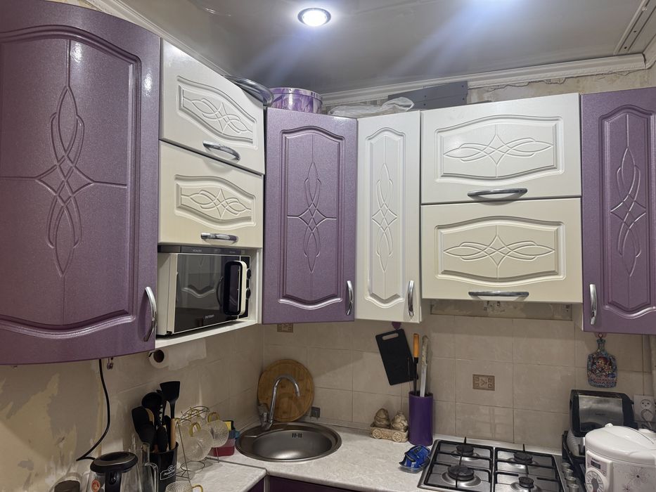 Кухонный гарнитур с газовой поверхностью