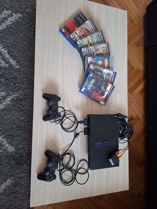 Vând consolă Play Station 2