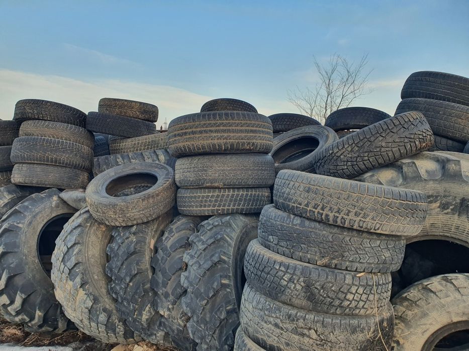 Продам шины б/у.