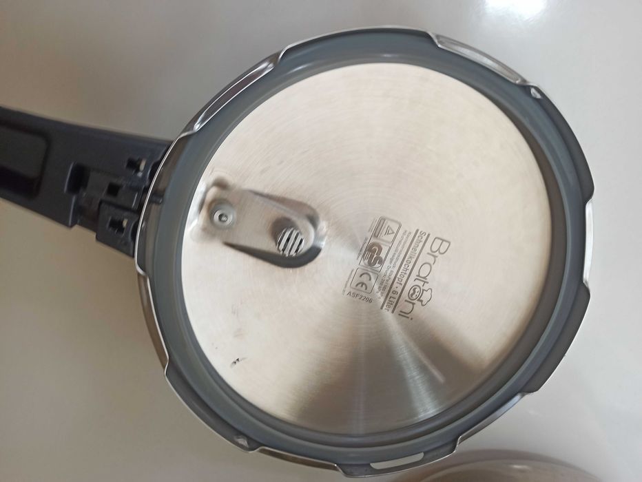 Тенджера под налягане