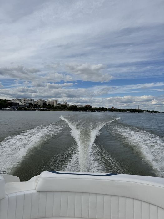 Barca cu motor Regal 2400 Bowrider