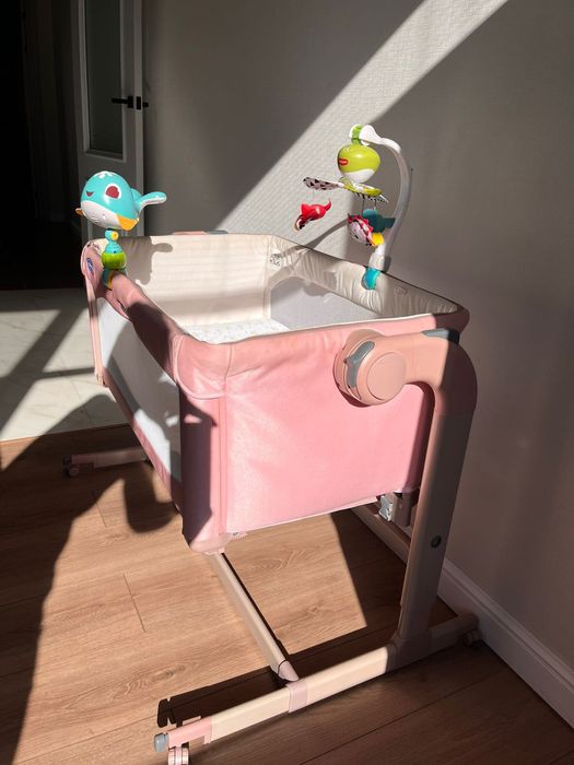 Продам игрушку подвеску tiny love