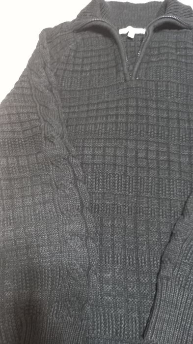 Продаётся мужской свитер б/у в хорошем состоянии