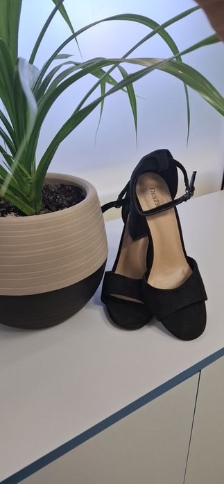 Босоножки женские