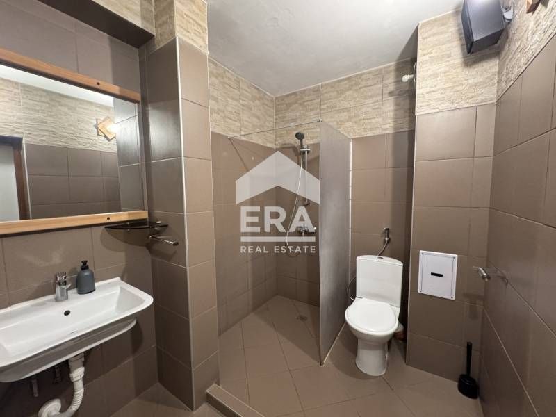 Тристаен обзаведен апартамент над парк Възраждане и бул. Трети март с