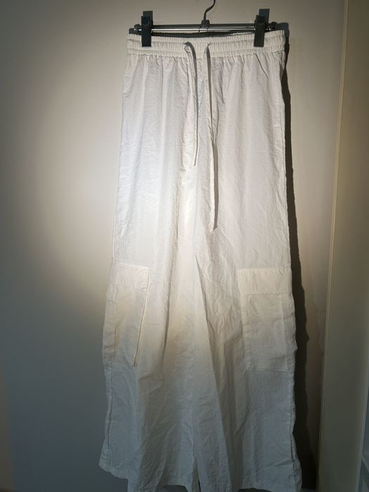 Pantaloni albi de fas