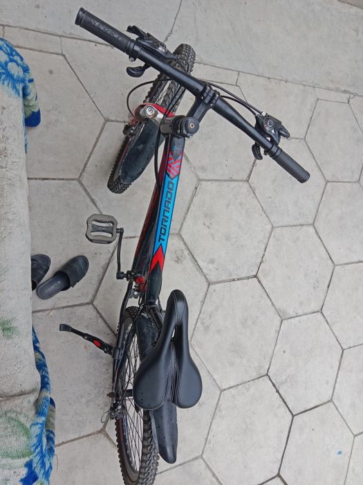 Велик tornado T200