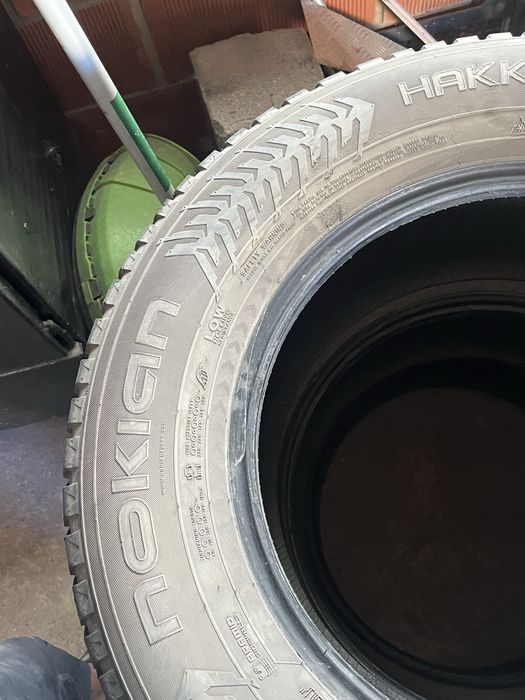 Продам шины шипы r18 285/60