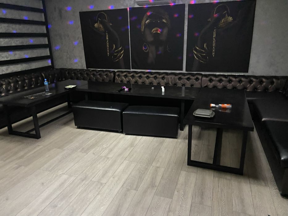 Продам столы и диваны с ресторана