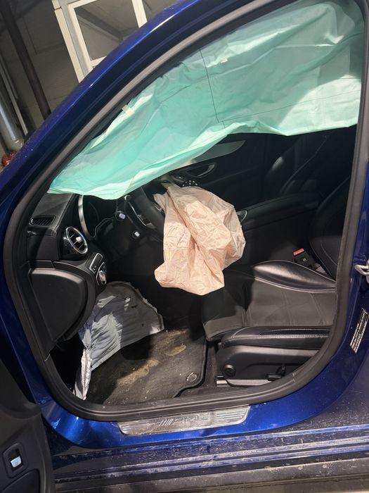 Vand Mercedes c 6.3S amg avariat