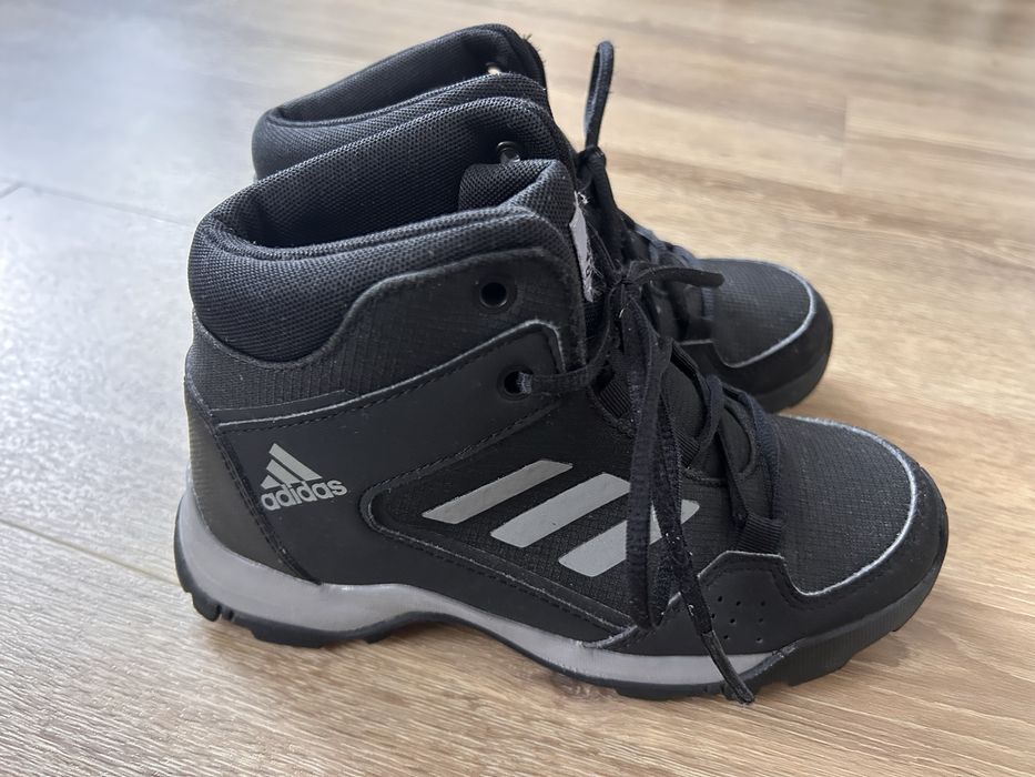 Adidas детски боти и Апрески