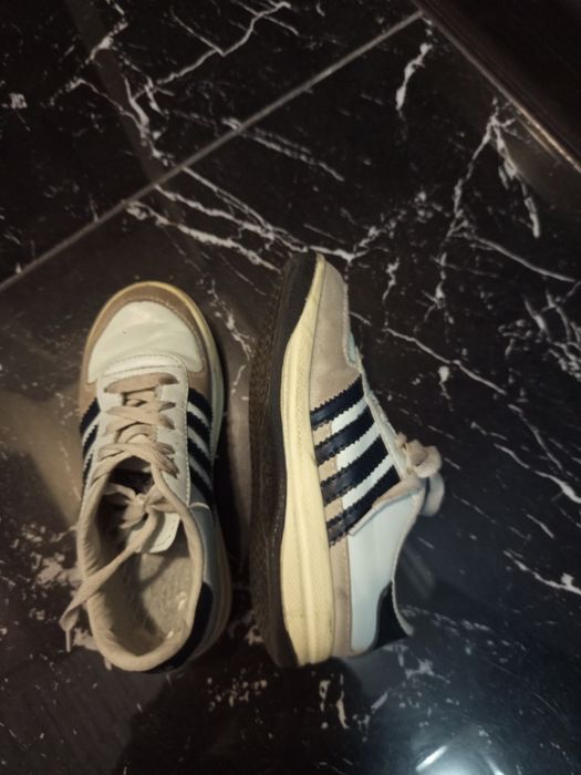 Обувь детскую продам