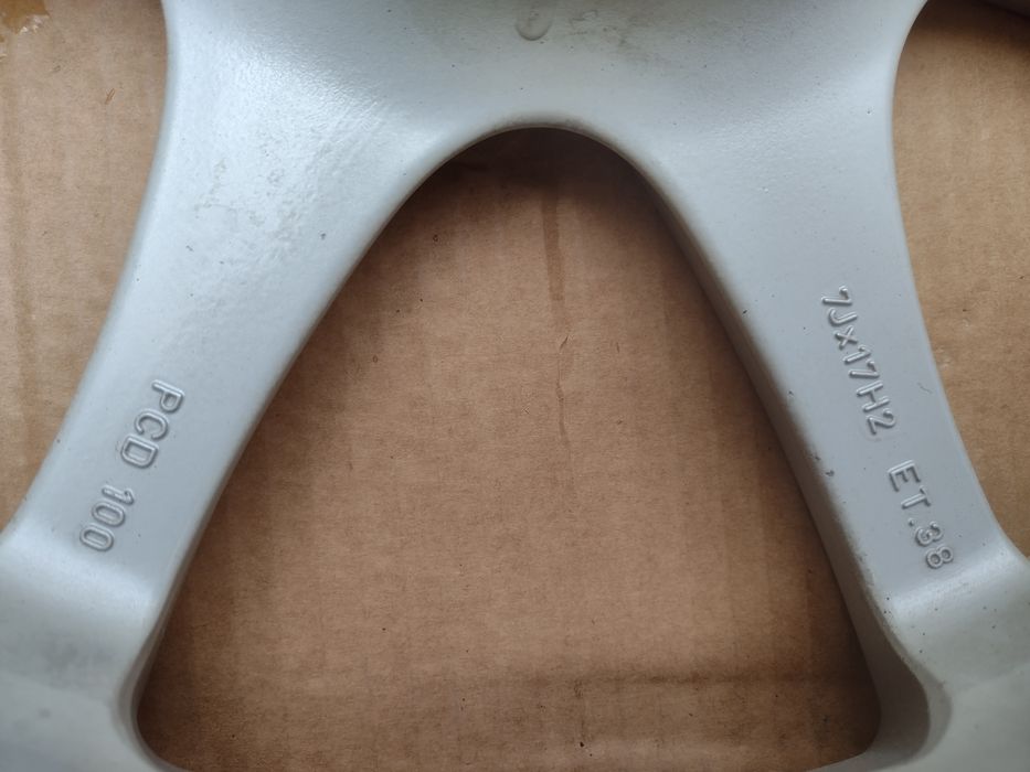 Оригинални Fondmetal  17-5х100 7j ET38 Toyota