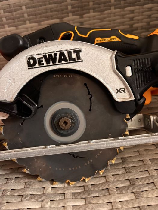 Circular dewalt DCS565