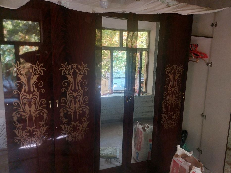 Mebel sotiladi holati juda yaxshi  hamma narsasi birga