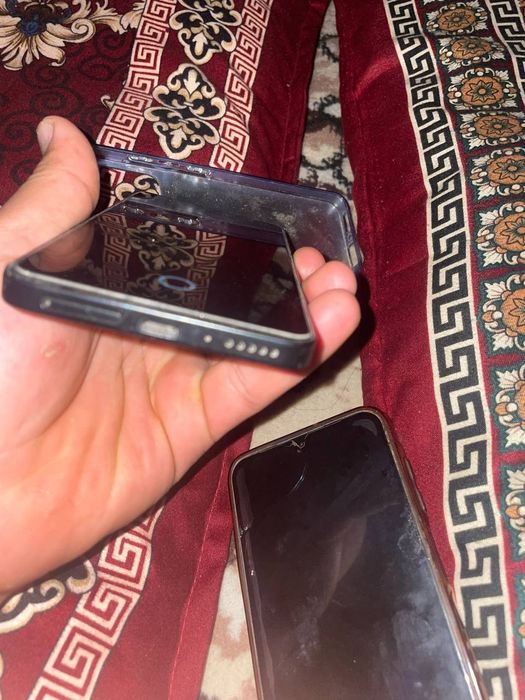 Telefon sotiladi narxi 100$ oladiganlar tel qilsin utiladi
