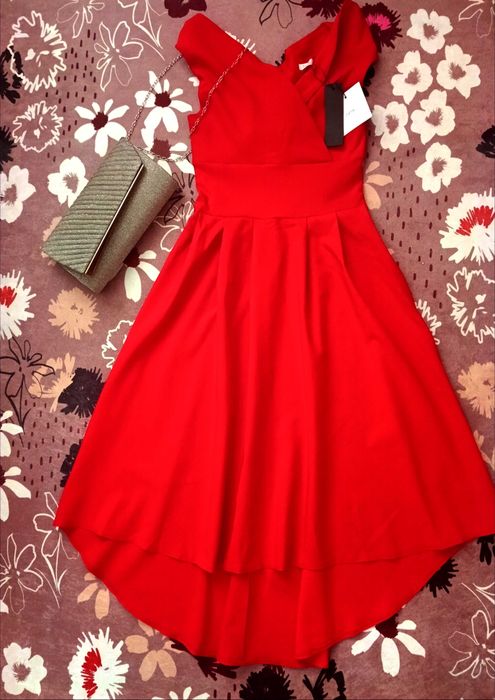 Нова червена рокля